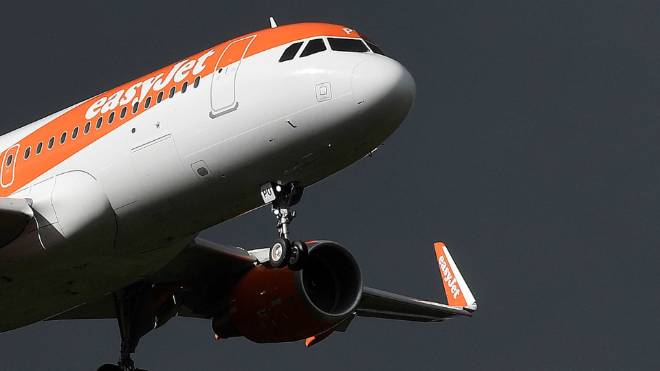 Última hora Copiloto da easyJet desmaia durante voo entre Londres e Lisboa